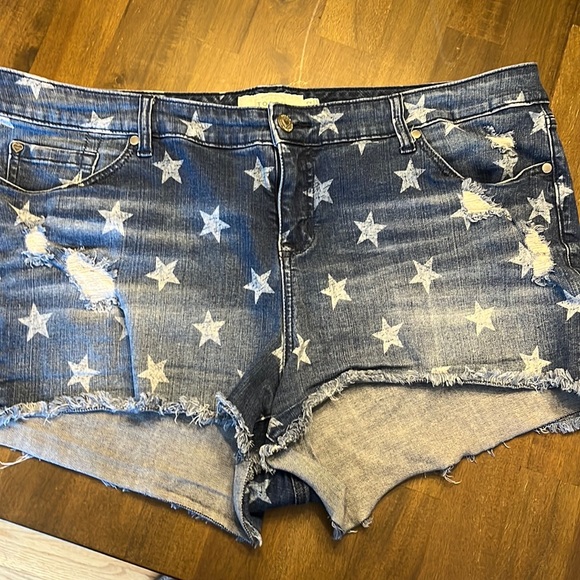 Torrid 22 Fourth of July 🇺🇸 Patriotic Star denim shorts Memorial Day Summer - Picture 1 of 6